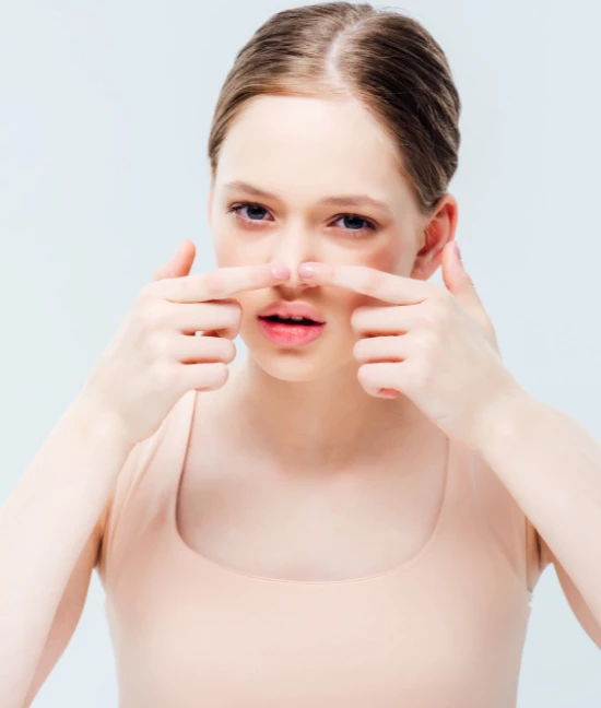Skąd biorą się pryszcze na nosie i jak im zaradzić?